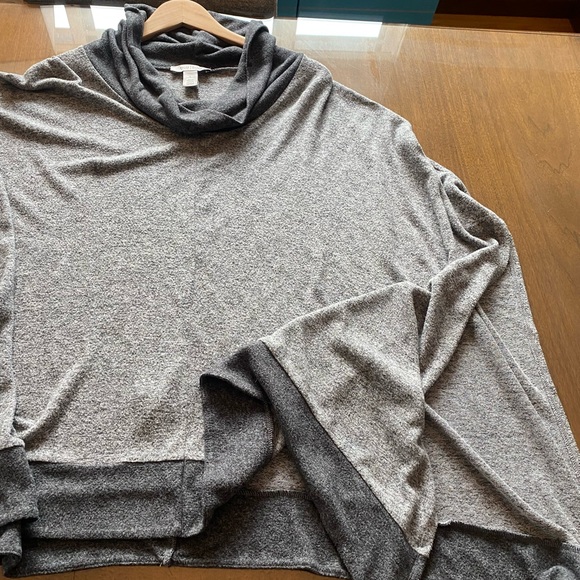 White House Black Market L Light/Dark Grays Pullover Top Poncho Sweater NICE - Picture 5 of 5